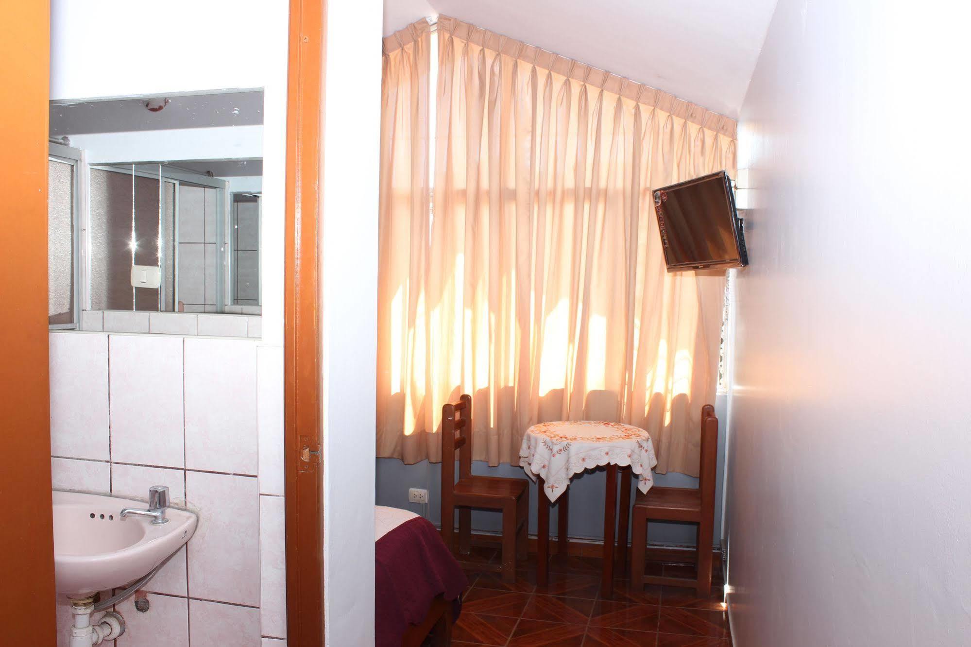 Hostal Las Fresas Lima Airport Callao Exterior photo